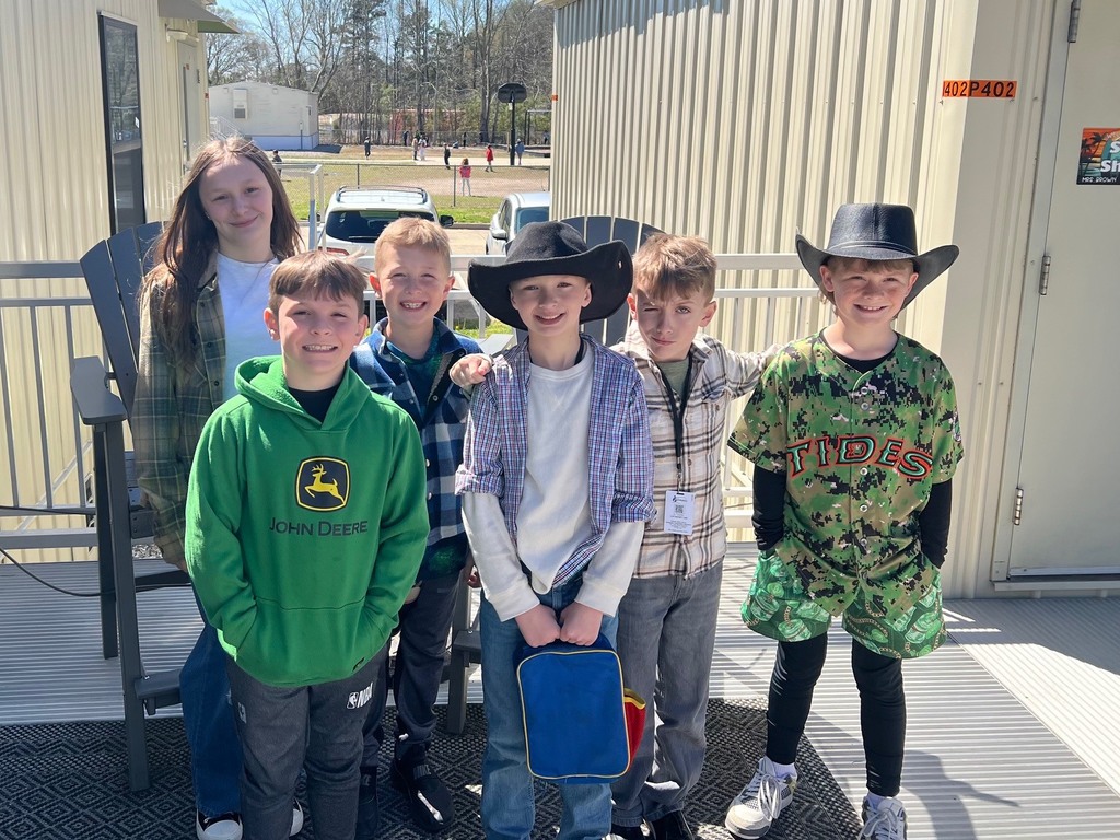 6 students dressed up for farm spirit day 