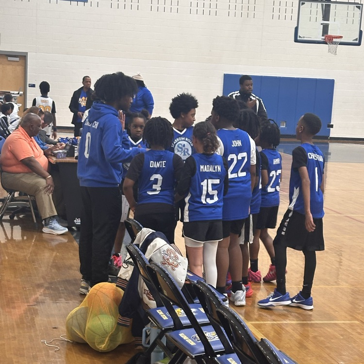 Basketball team huddling up 