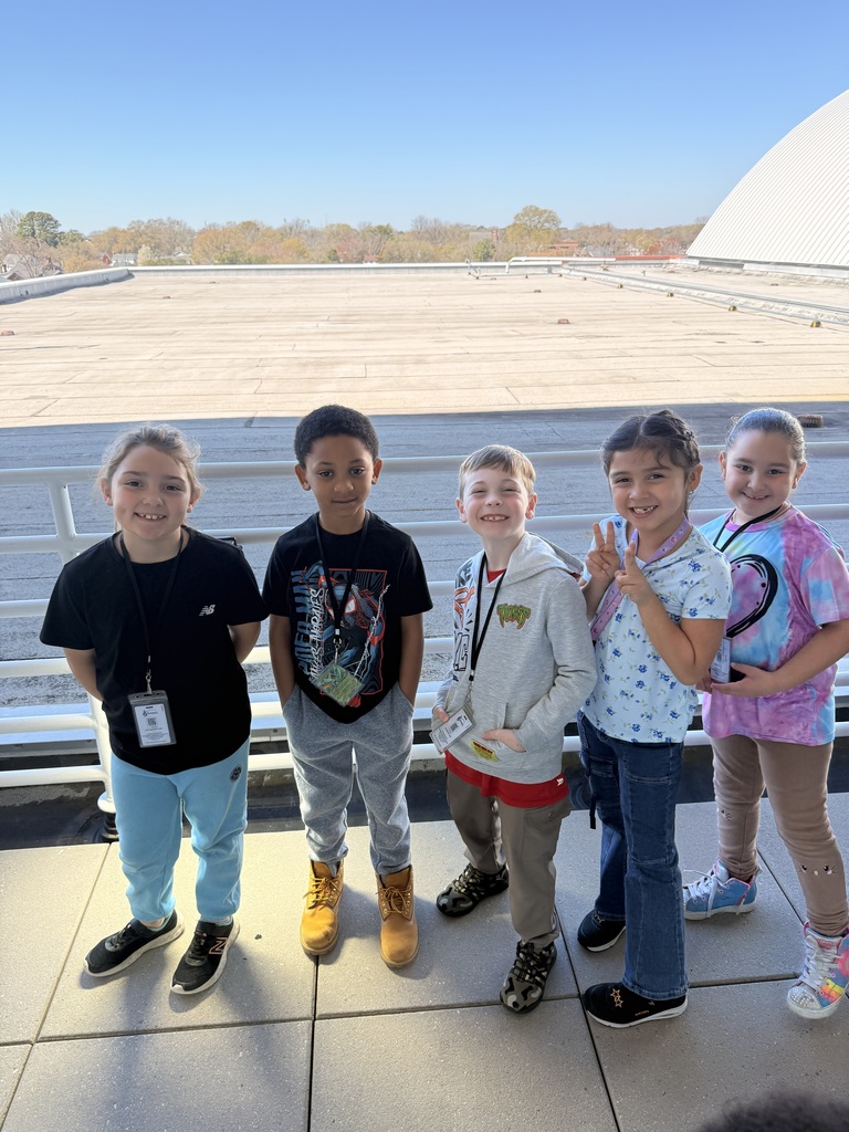 students pose for a group picture