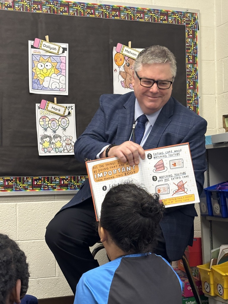 Dr. Cotton reading to students 
