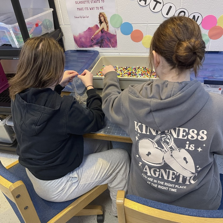 bracelet making station