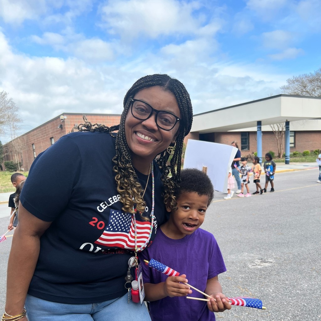 Students showing appreciation for servicemen and women