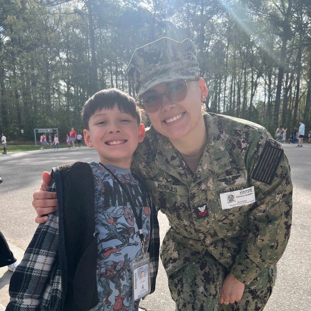 Students showing appreciation for servicemen and women