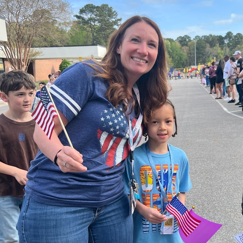 Students and staff showing appreciation for our military