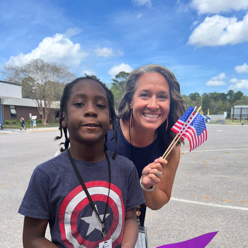 Students and staff showing appreciation for our military
