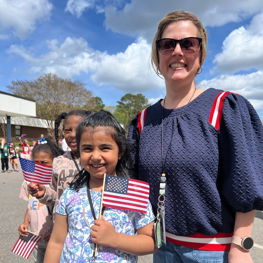 Students and staff showing appreciation for our military