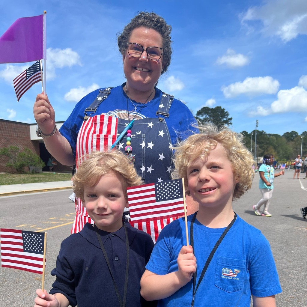 Students and staff showing appreciation for our military