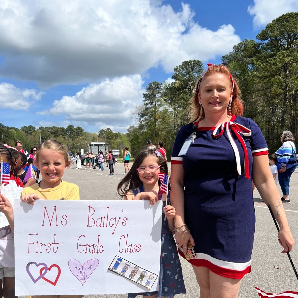 Students and staff showing appreciation for our military
