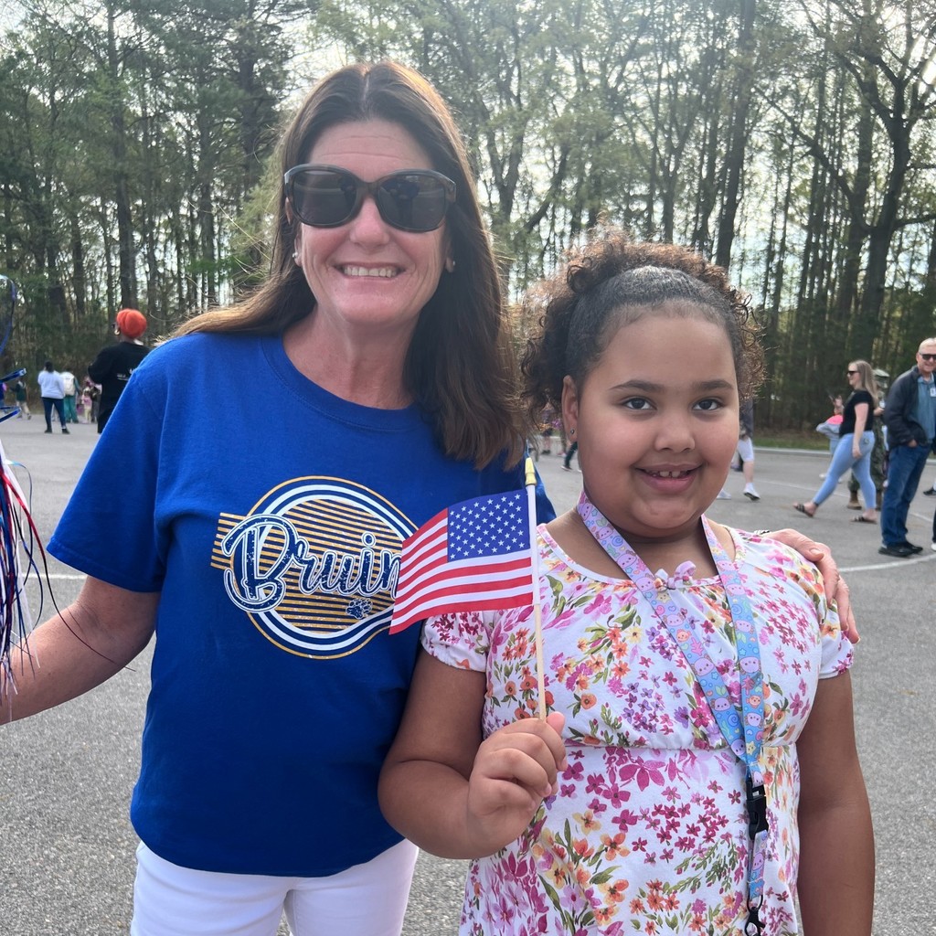 Students and staff showing appreciation for our military