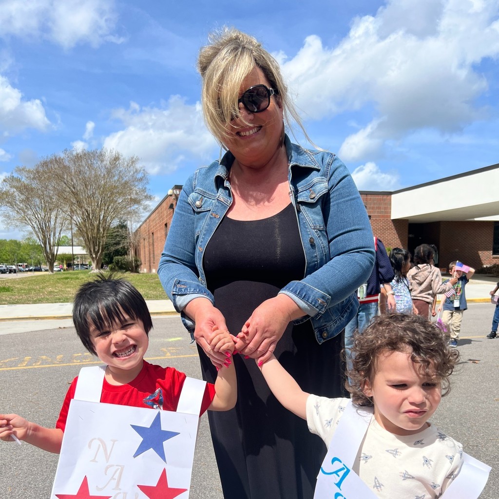 Students and staff showing appreciation for our military