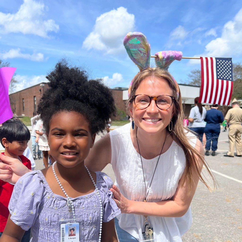 Students and staff showing appreciation for our military