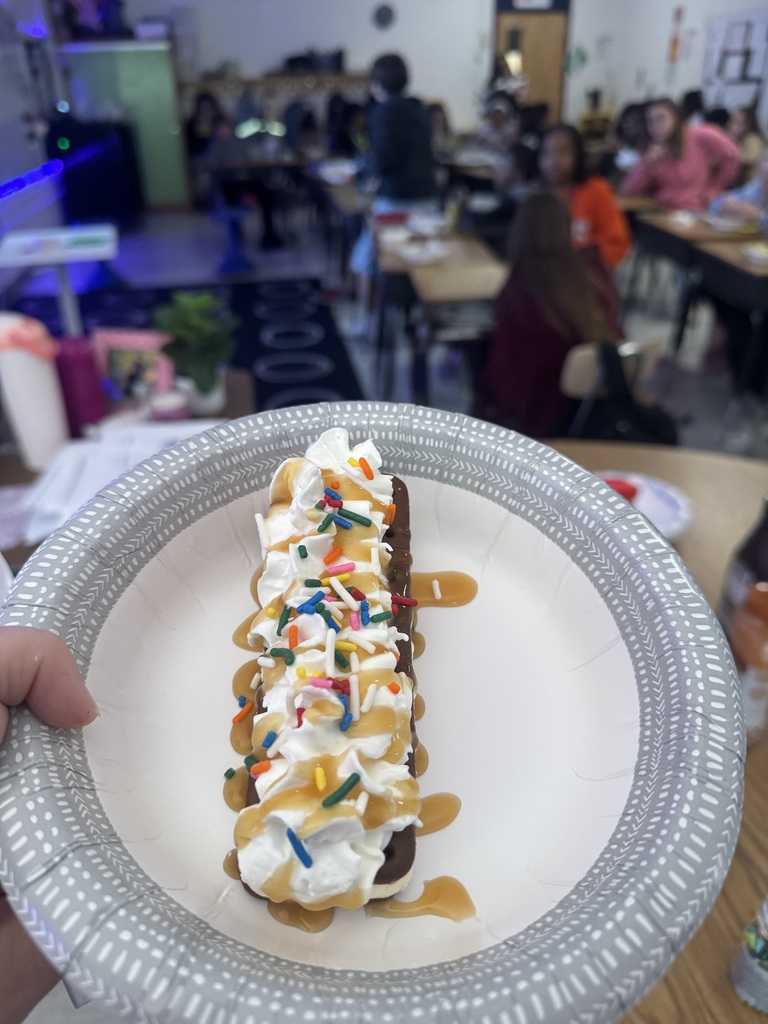 Kids eating ice cream 