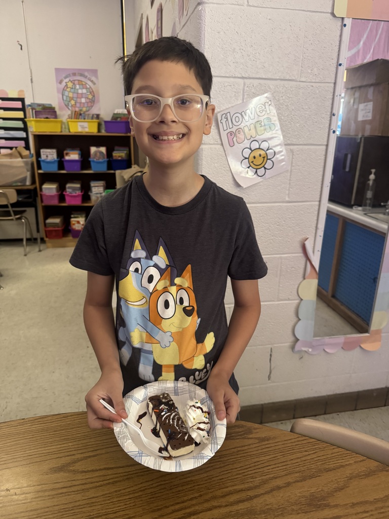 Kids eating ice cream 