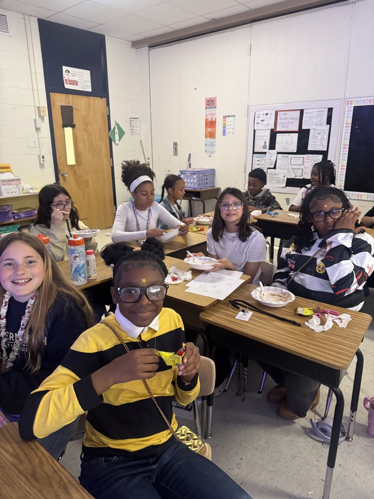 Kids eating ice cream 