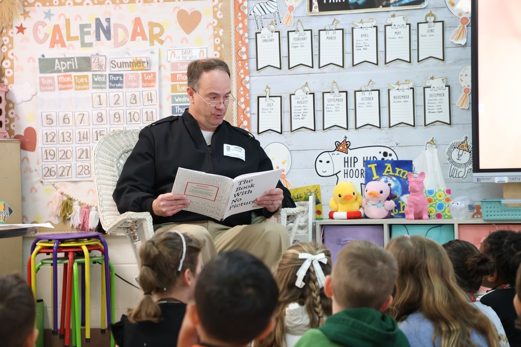 Military team for NSA proudly reads to  elementary students
