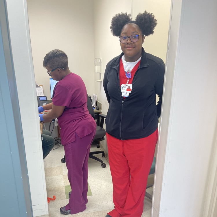 med lab students job shadowing at Sentra