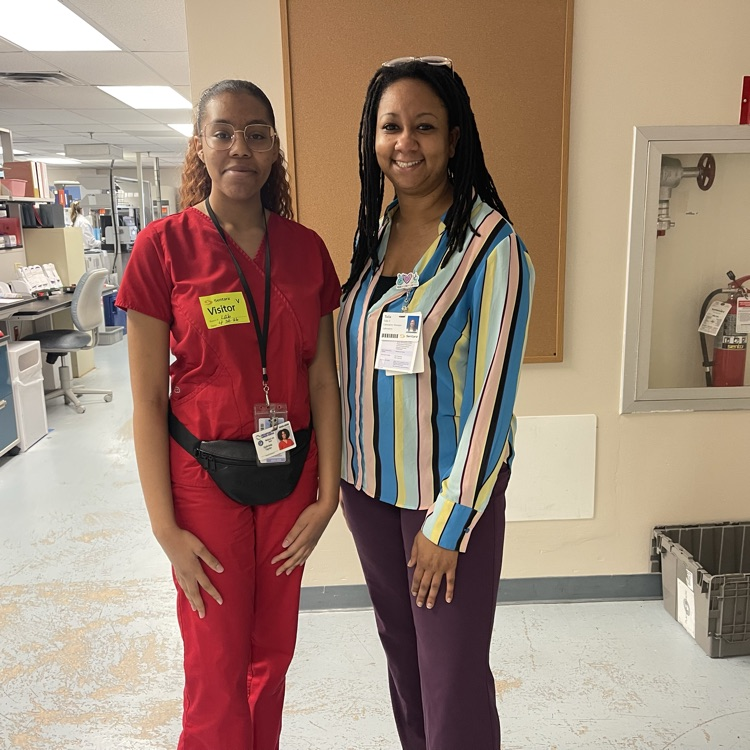 med lab students job shadowing at Sentra