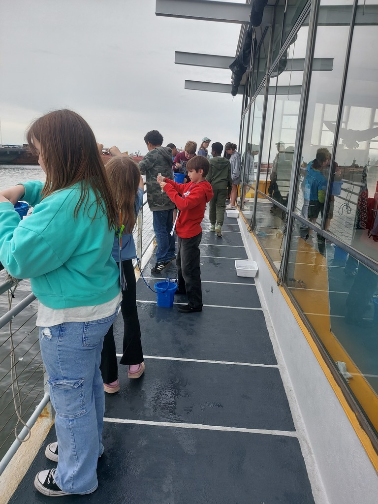 5th graders on the Learning barge