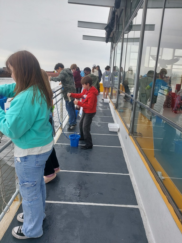 5th graders on the Learning barge