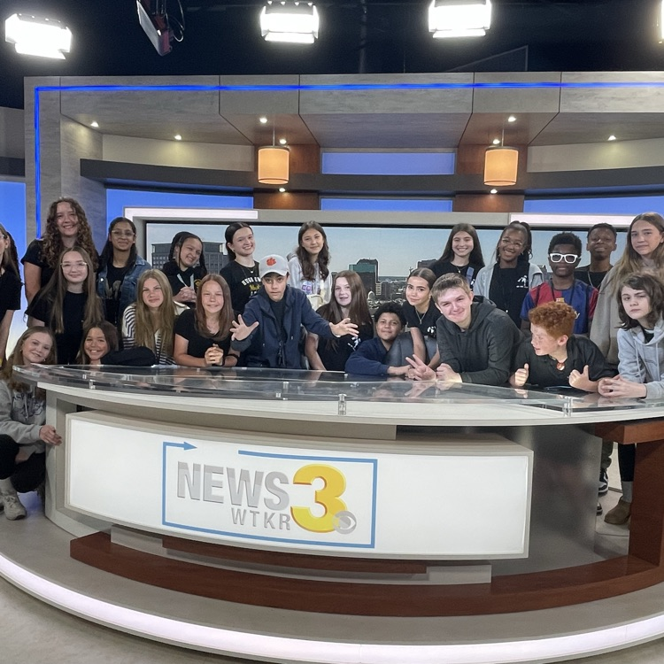 MTV students behind news desk
