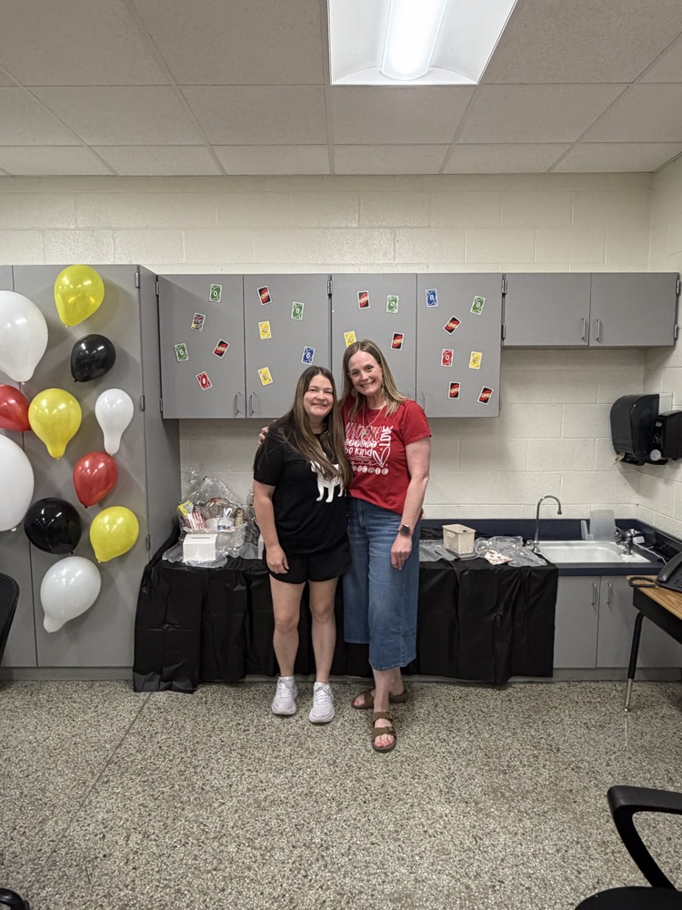 teachers signing up for raffle