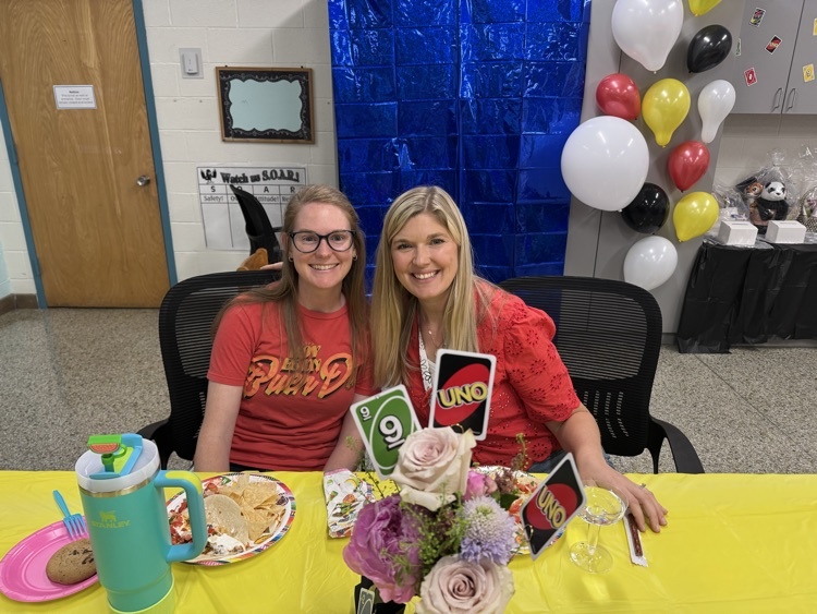 kindergarten teachers eating lunch