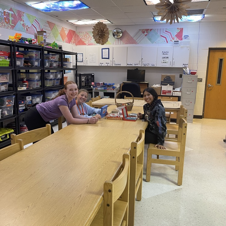students in makerspace in the library