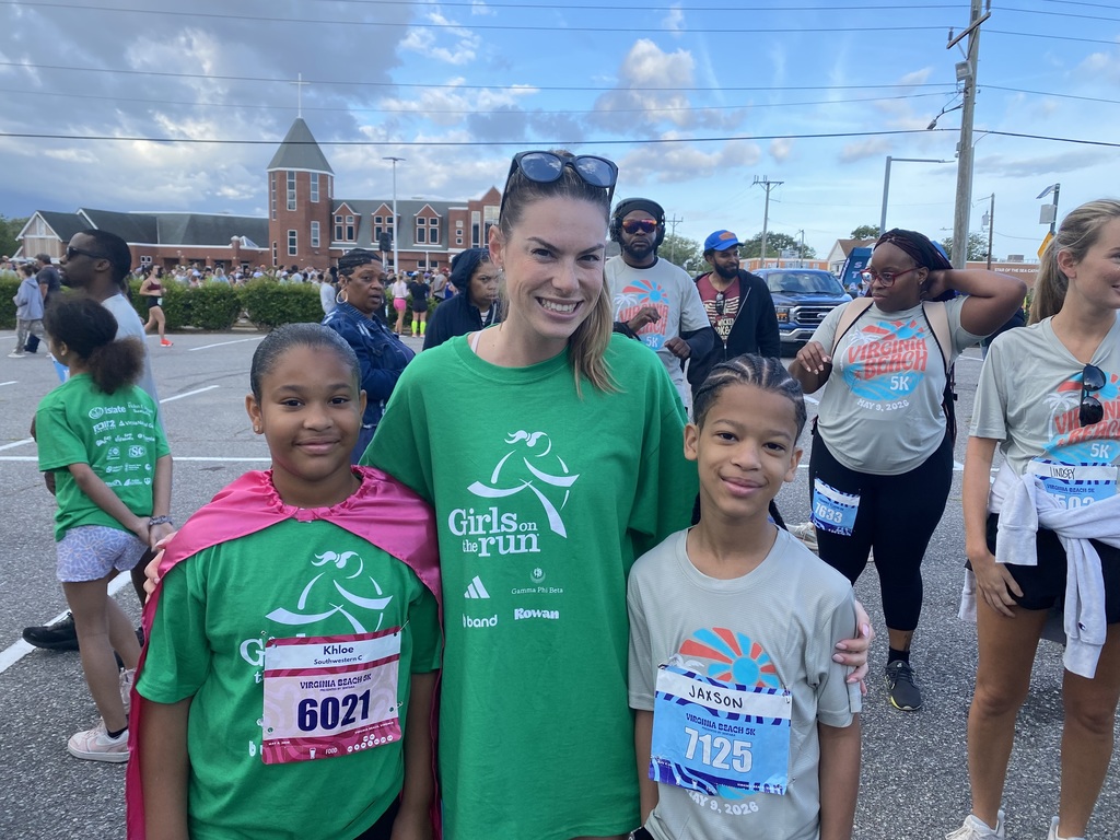 students and staff at girls on the run