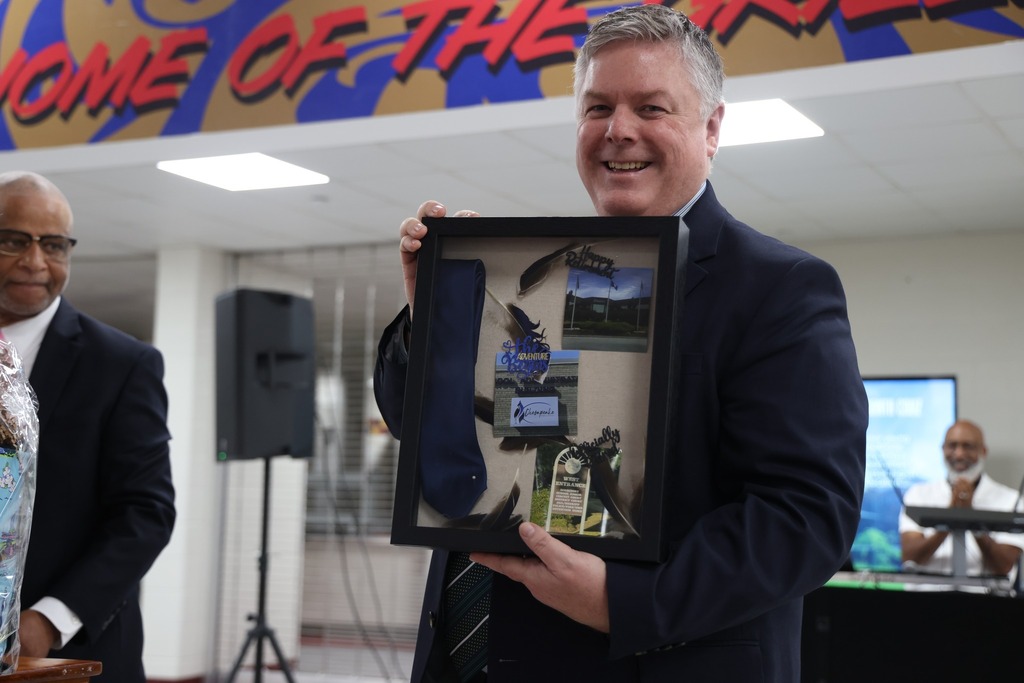 Dr. Cotton celebrates custodians at the banquet