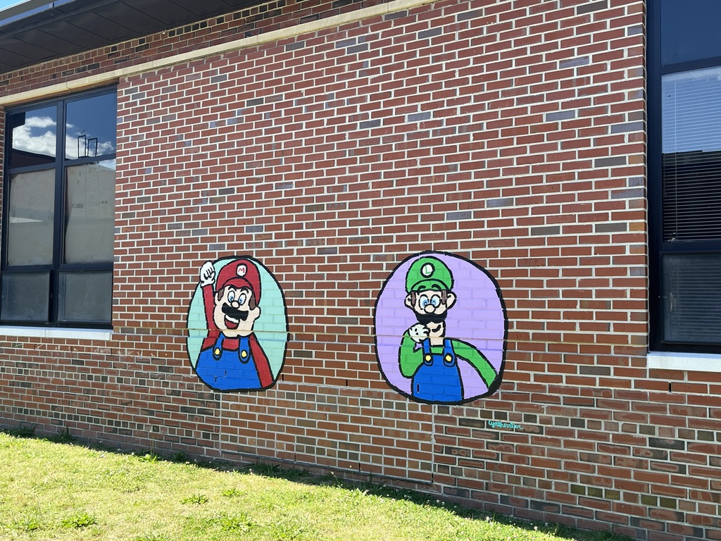 image o Mario and Luigi painted in the courtyard