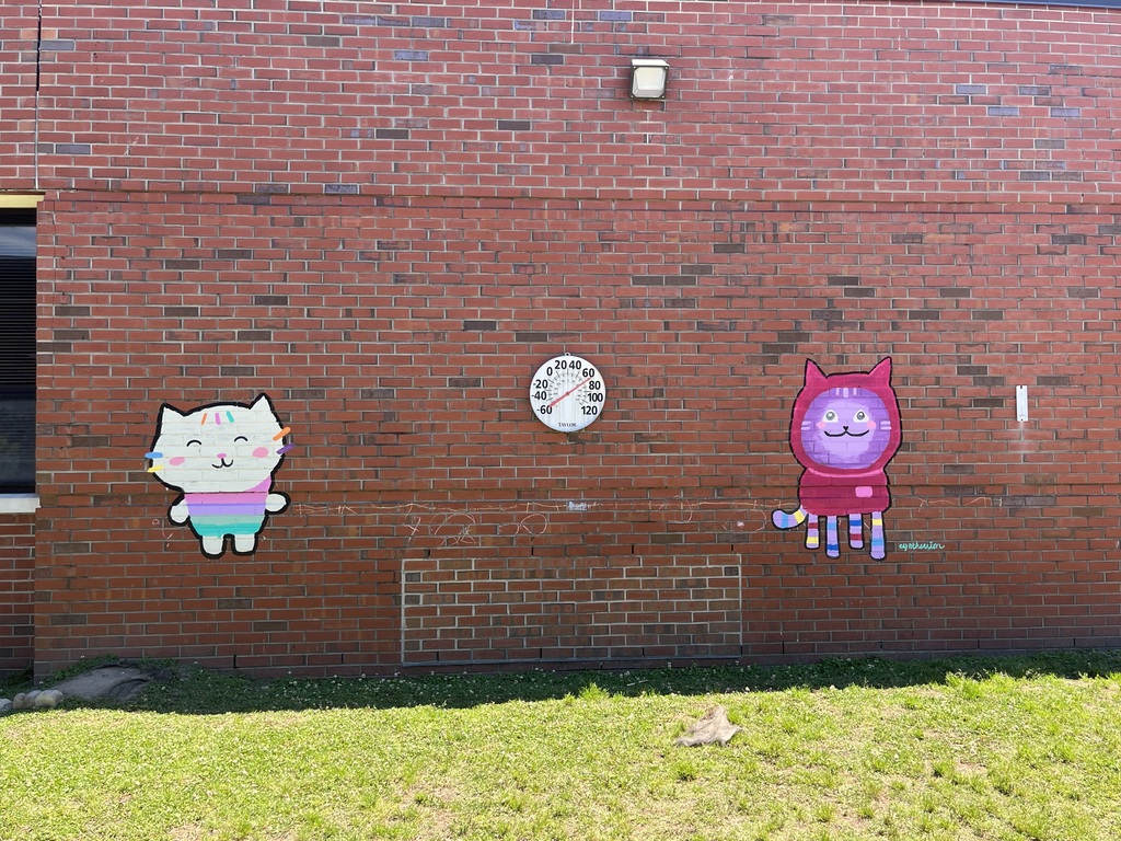 image of cats painted in the courtyard
