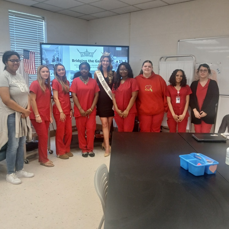 Susanna Shedd and med lab students