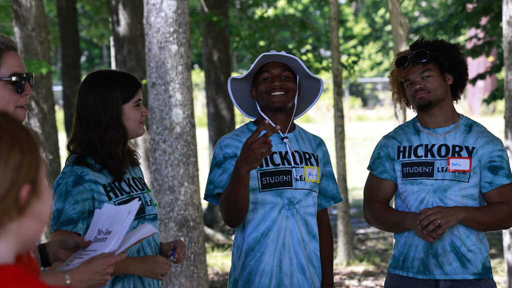 A HHS poses while participating in a service project