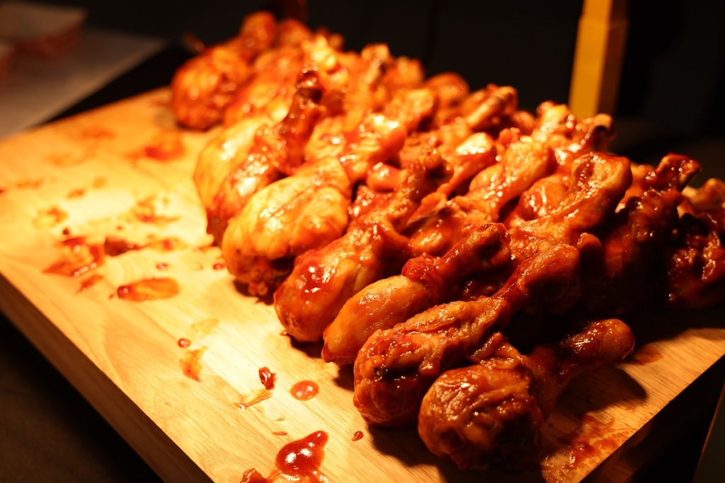 Barbeque chicken wings ready to be eaten.