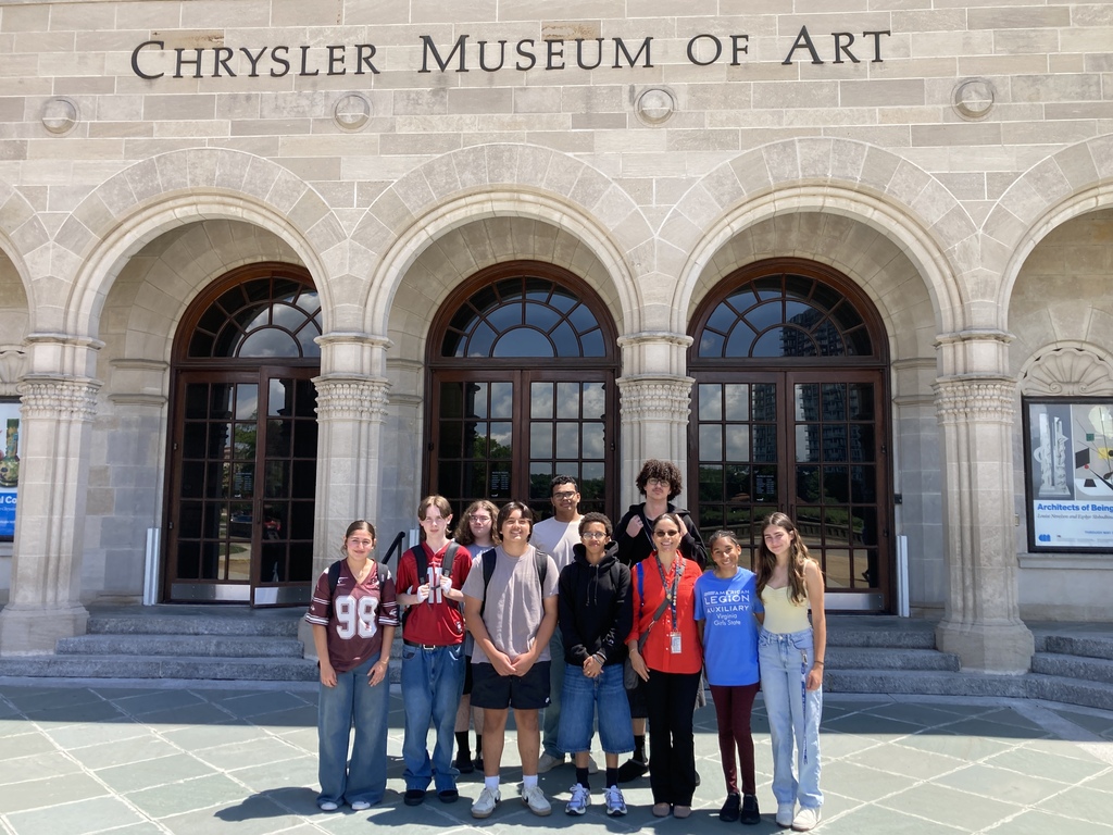 Spanish students smiling outside the Chrysler museum
