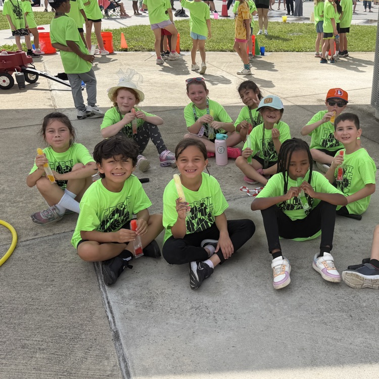 Students enjoying ice pops at field day!