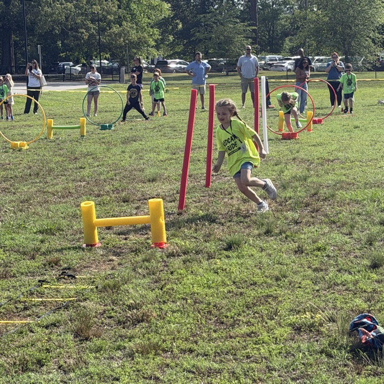 students running the obstacle course at field day