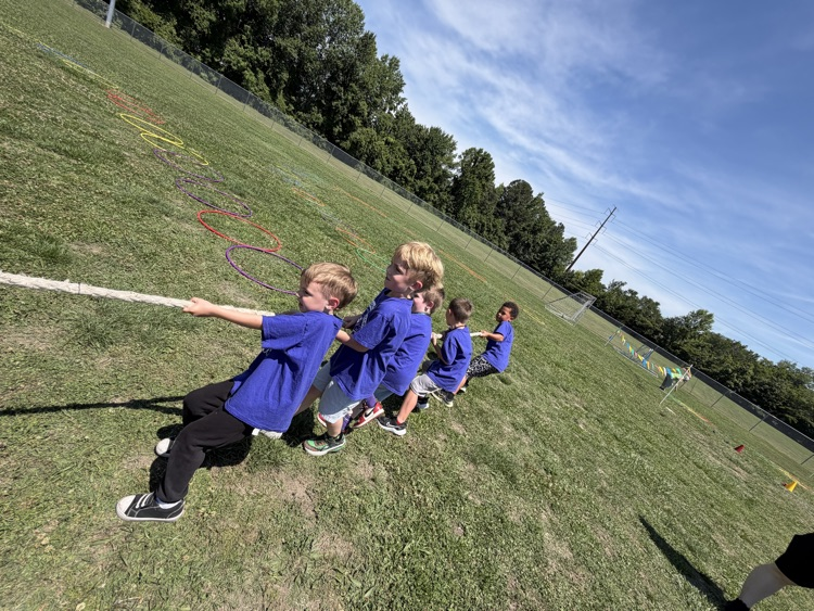 children playing tug-of-war at field day
