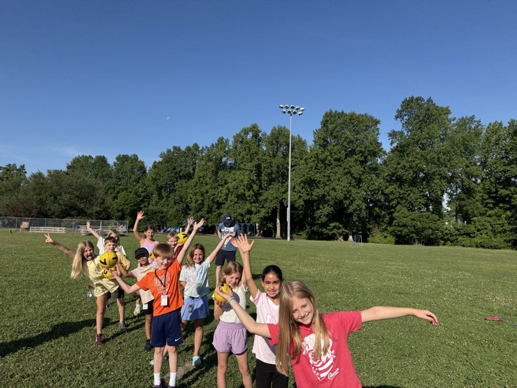 A class excited to start field day
