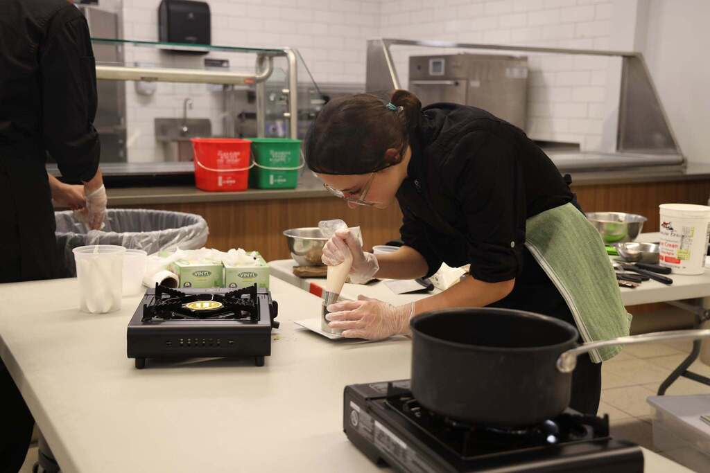 Students prepares meal for challenge