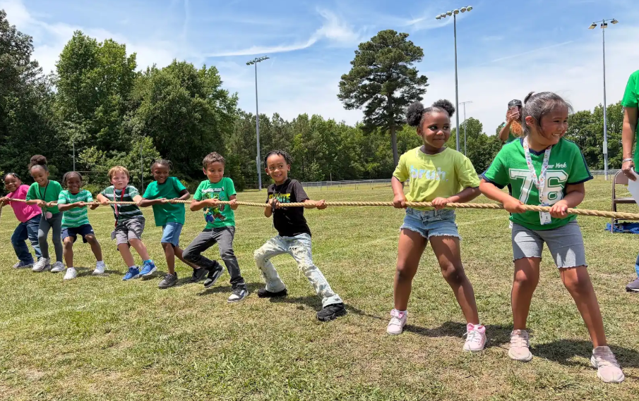students playing tug of war