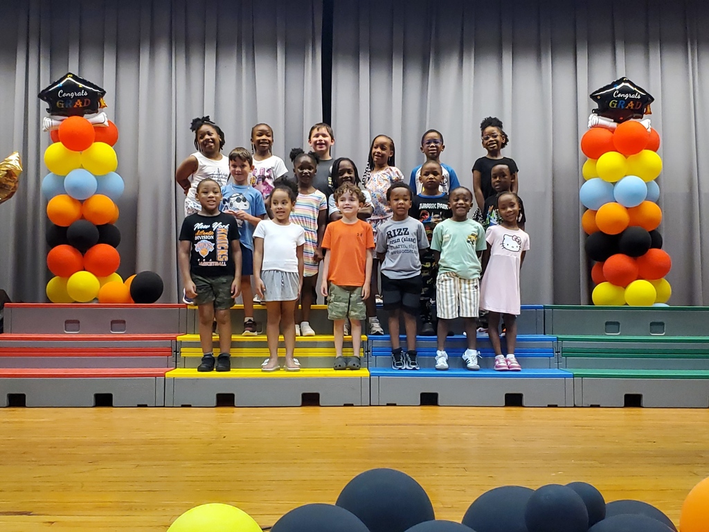 kindergarten students on stage with balloons