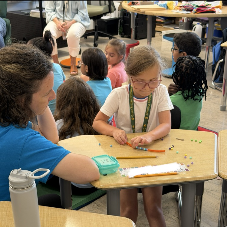 student building her pattern bracelet 