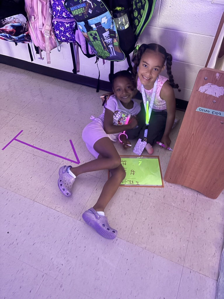 Ms. DeLeo’s class had a BRIGHT and fun Glow Day to finish off the great school year!
