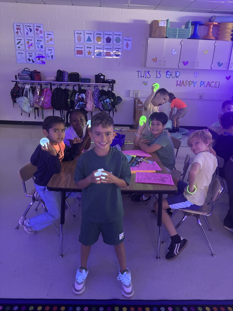 Ms. DeLeo’s class had a BRIGHT and fun Glow Day to finish off the great school year!