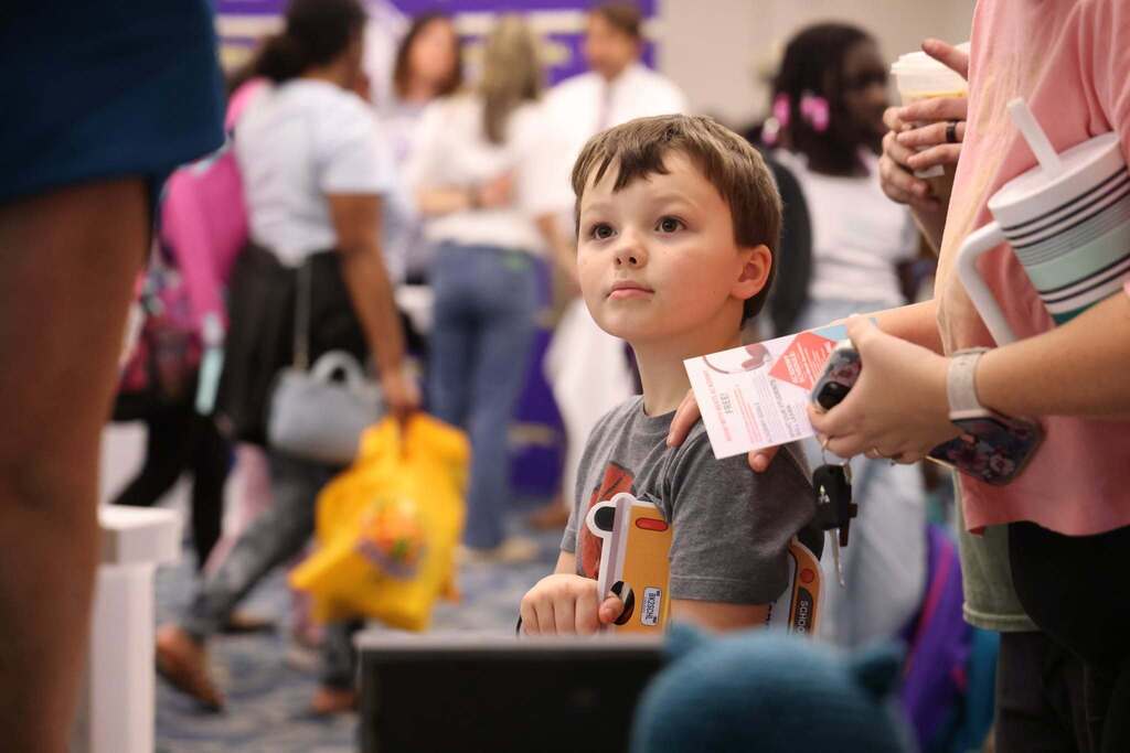 amused student talks with principal at event