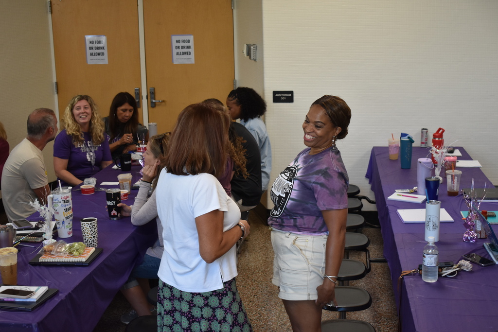 teachers eating breakfast