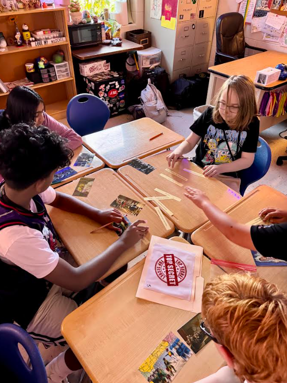 Students work to uncover clues about images from US History
