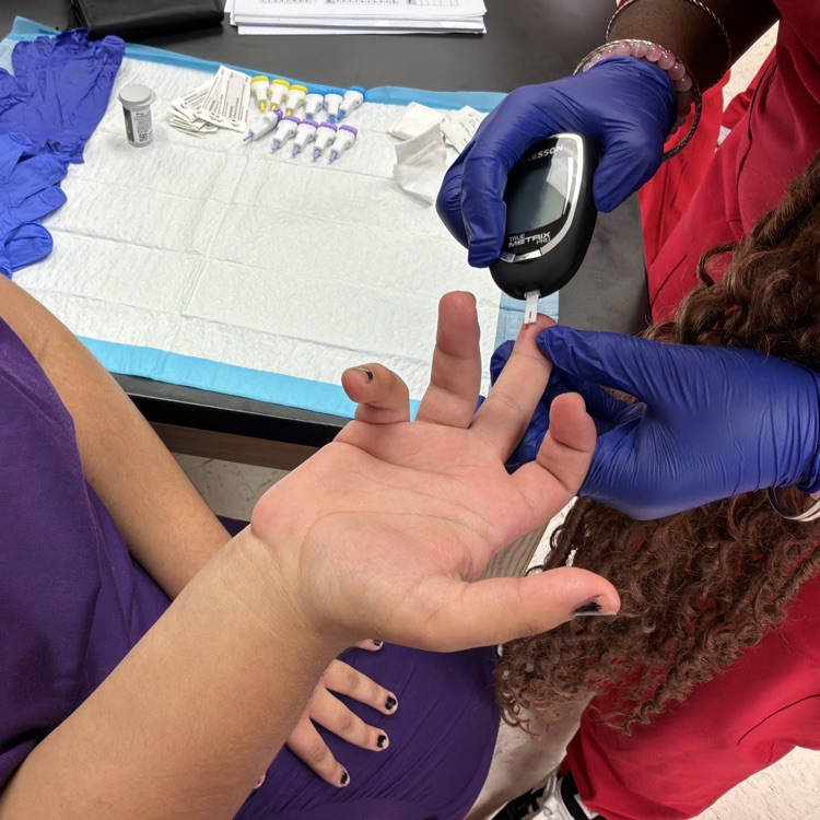 med lab student practicing glucose test 