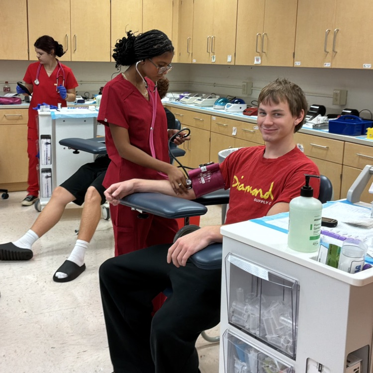 med lab student practicing glucose test 